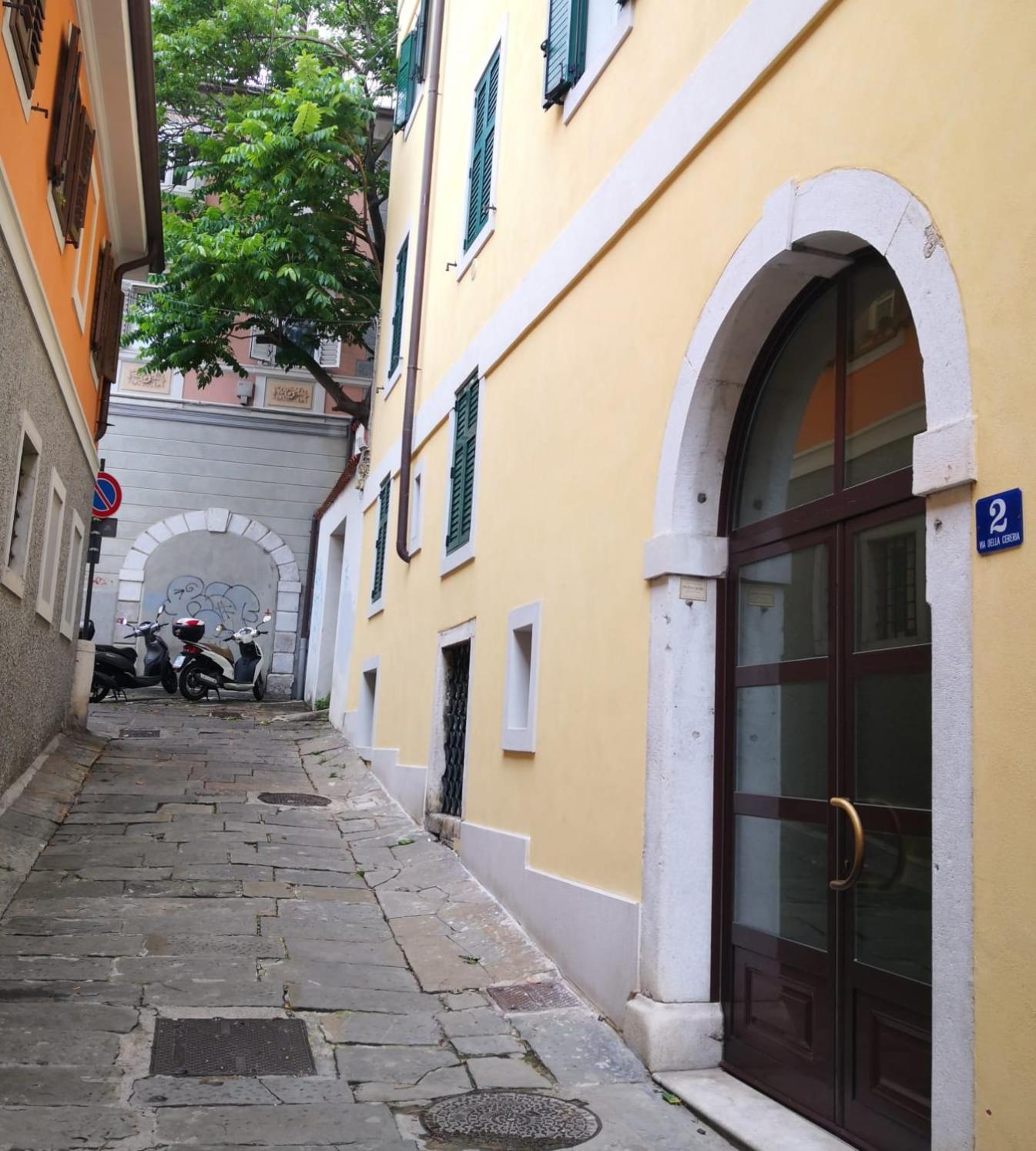 Antico Borgo Apartment Триест Экстерьер фото